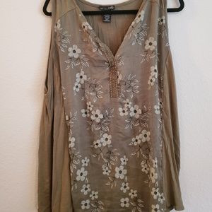 Flowered tank